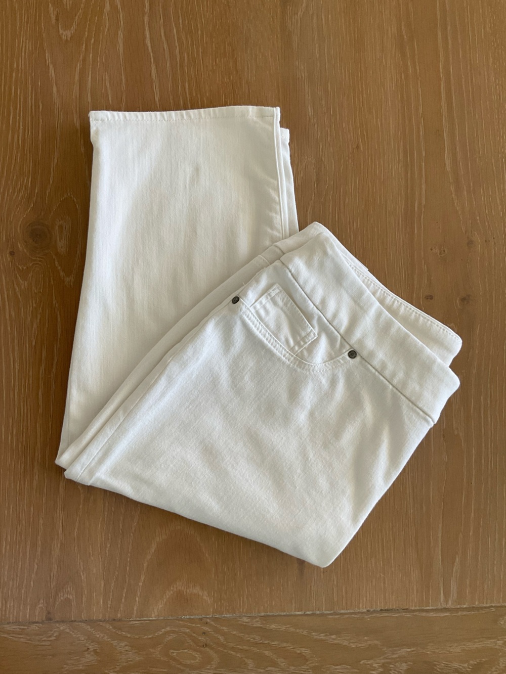 Chico’s Capris White Jeans Pull On sz 2